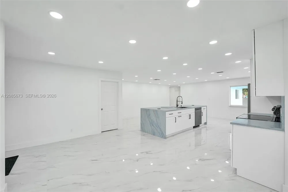 10601 NW 43rd Ct Coral Springs, FL 33065