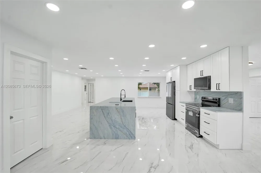 10601 NW 43rd Ct Coral Springs, FL 33065