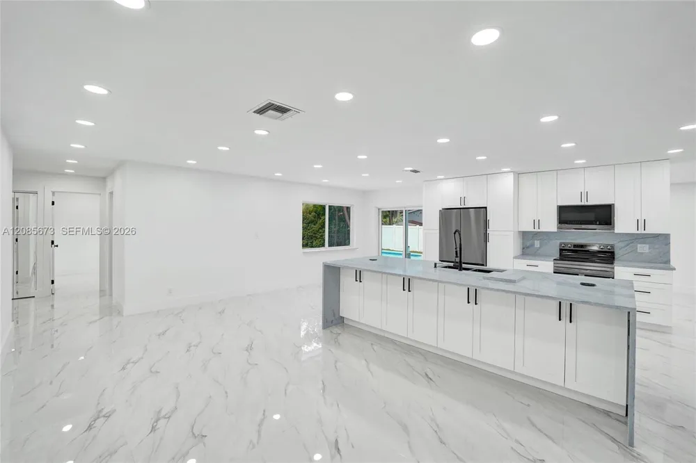 10601 NW 43rd Ct Coral Springs, FL 33065