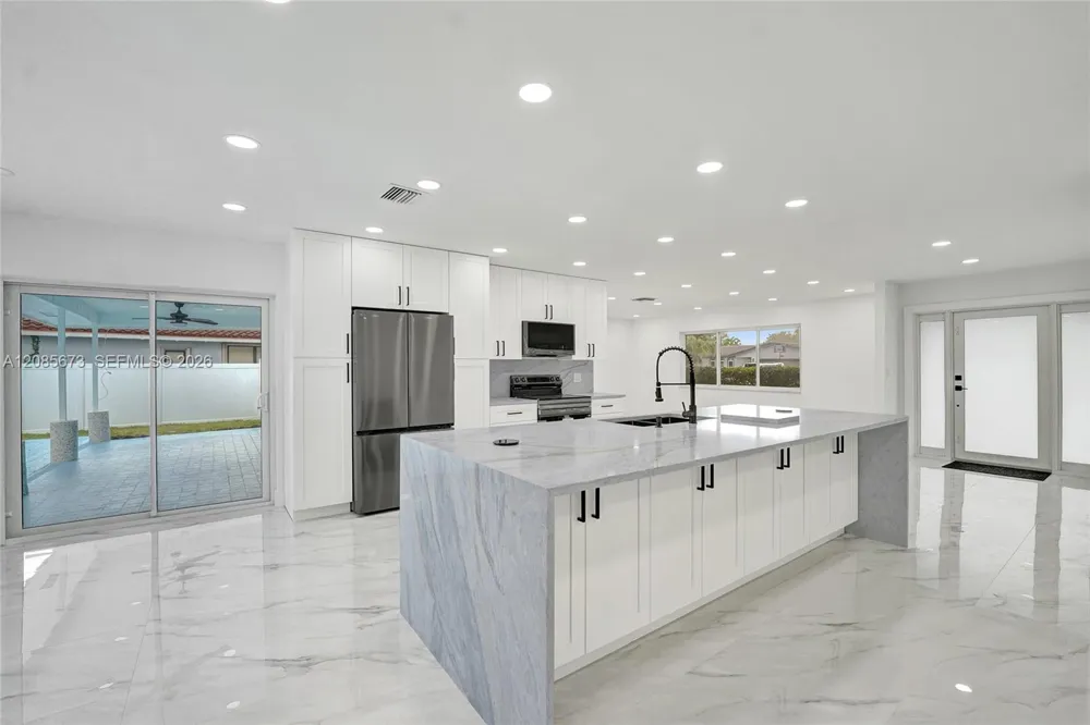 10601 NW 43rd Ct Coral Springs, FL 33065