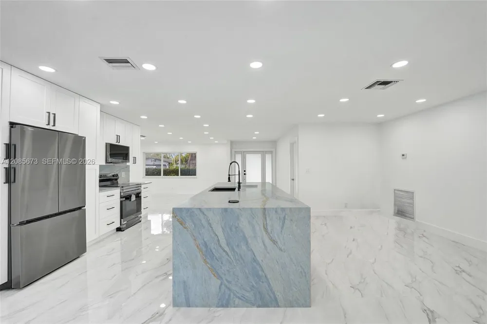10601 NW 43rd Ct Coral Springs, FL 33065