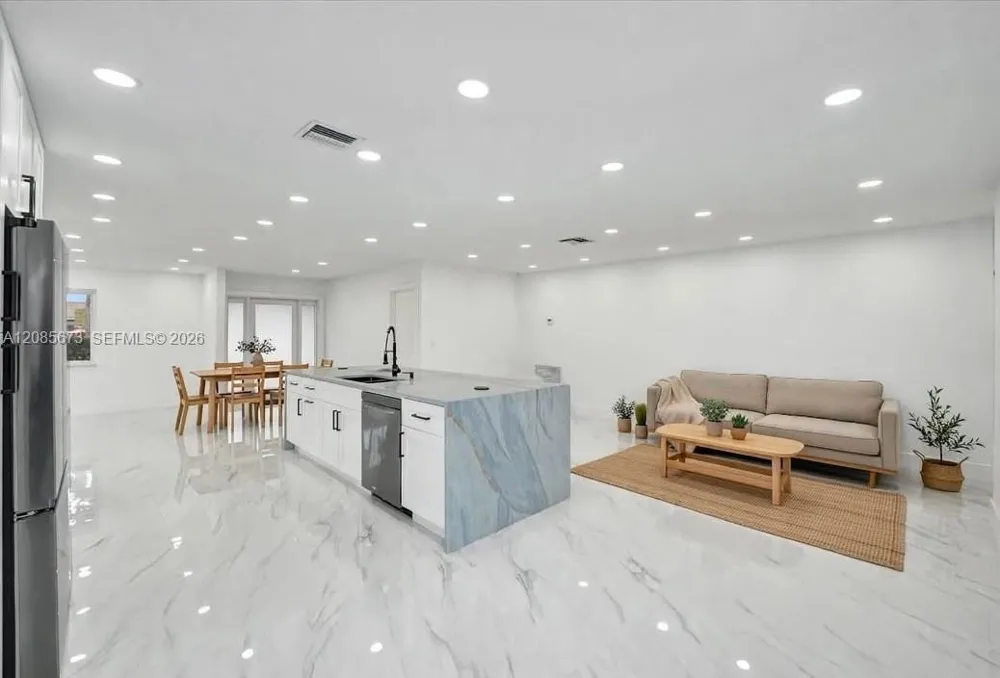 10601 NW 43rd Ct Coral Springs, FL 33065