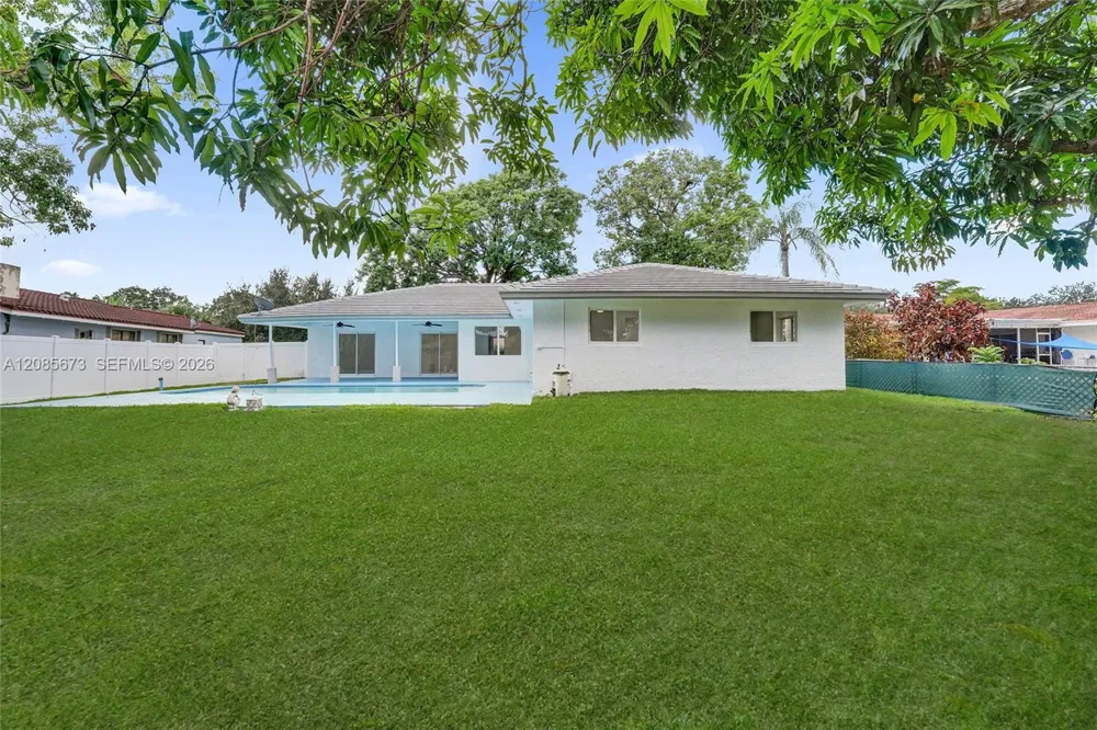 10601 NW 43rd Ct Coral Springs, FL 33065