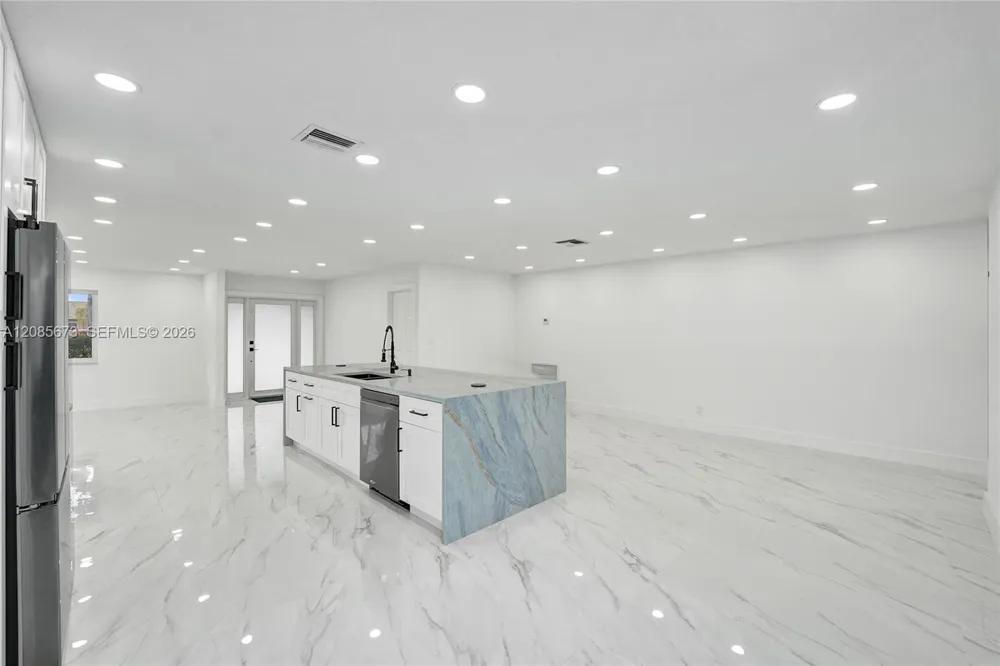 10601 NW 43rd Ct Coral Springs, FL 33065