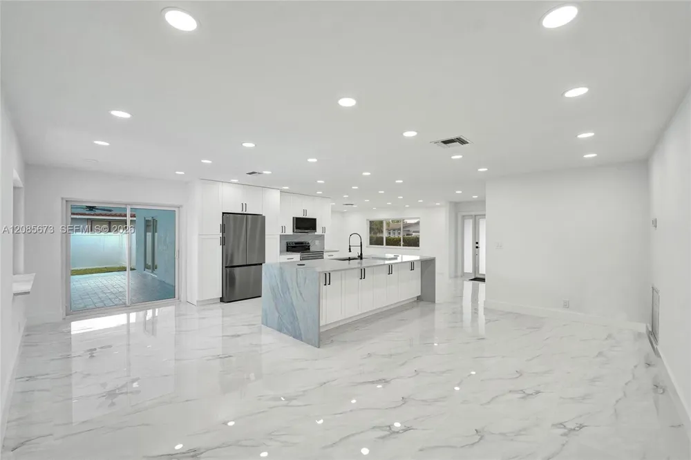 10601 NW 43rd Ct Coral Springs, FL 33065