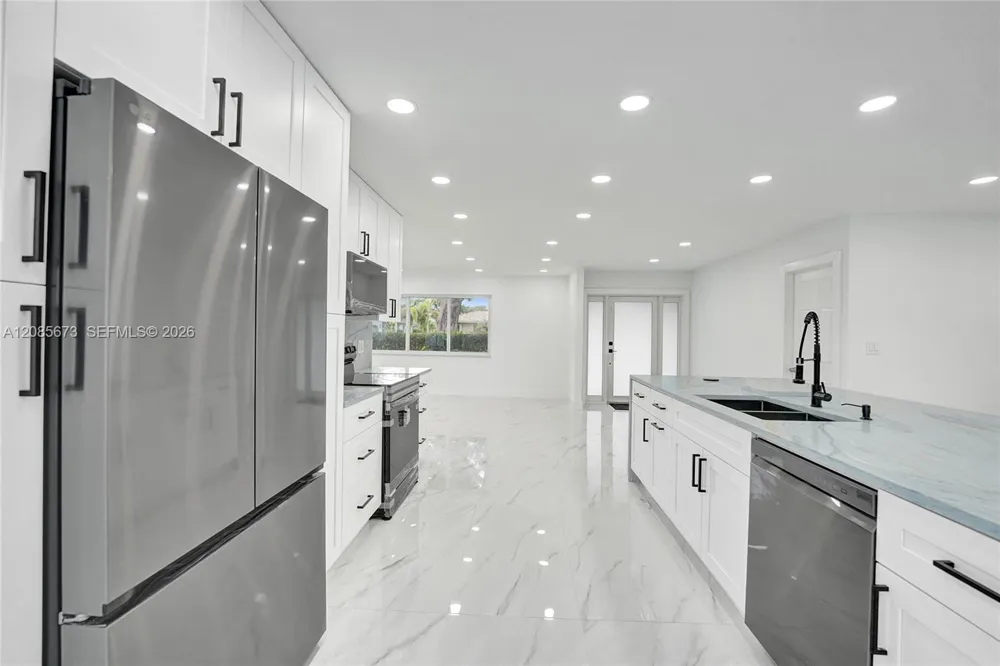 10601 NW 43rd Ct Coral Springs, FL 33065
