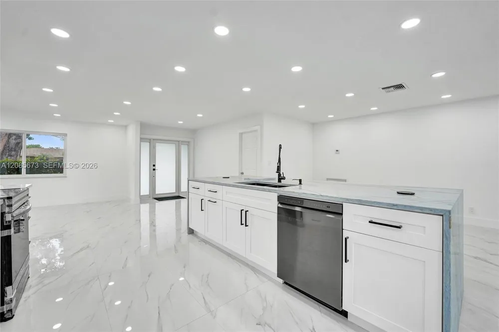 10601 NW 43rd Ct Coral Springs, FL 33065