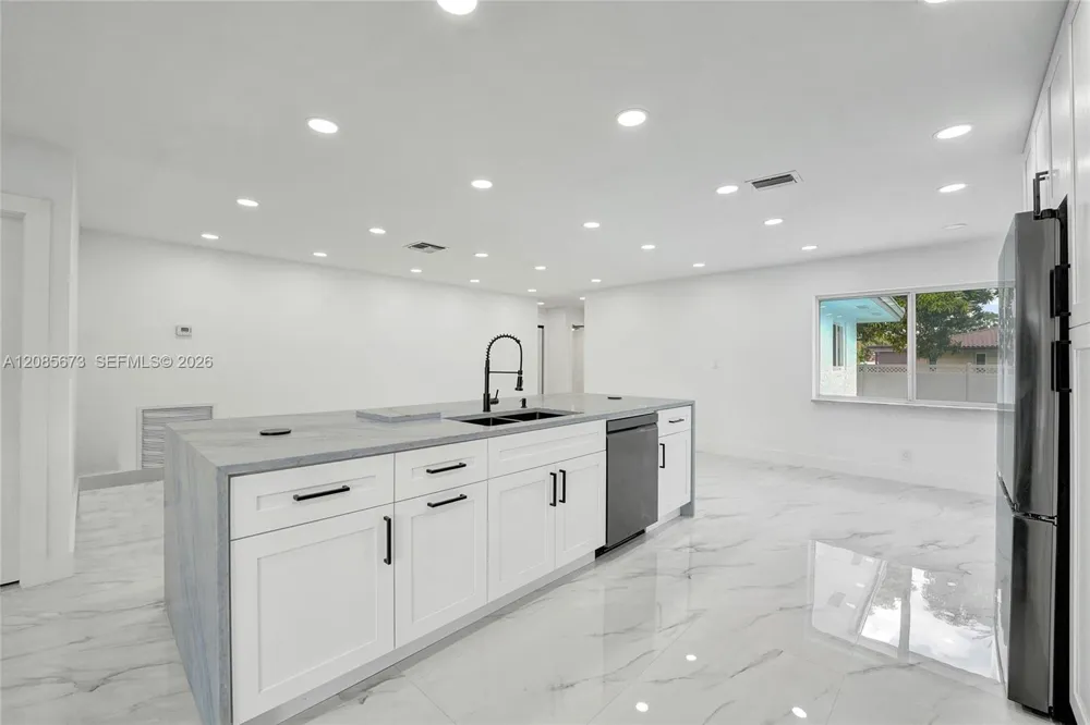 10601 NW 43rd Ct Coral Springs, FL 33065