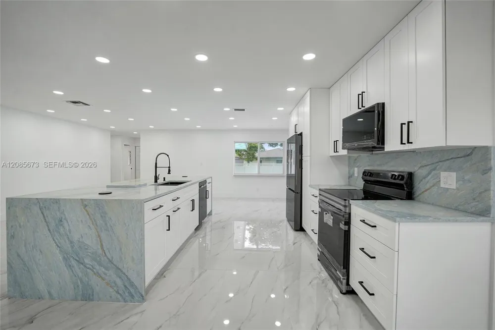 10601 NW 43rd Ct Coral Springs, FL 33065