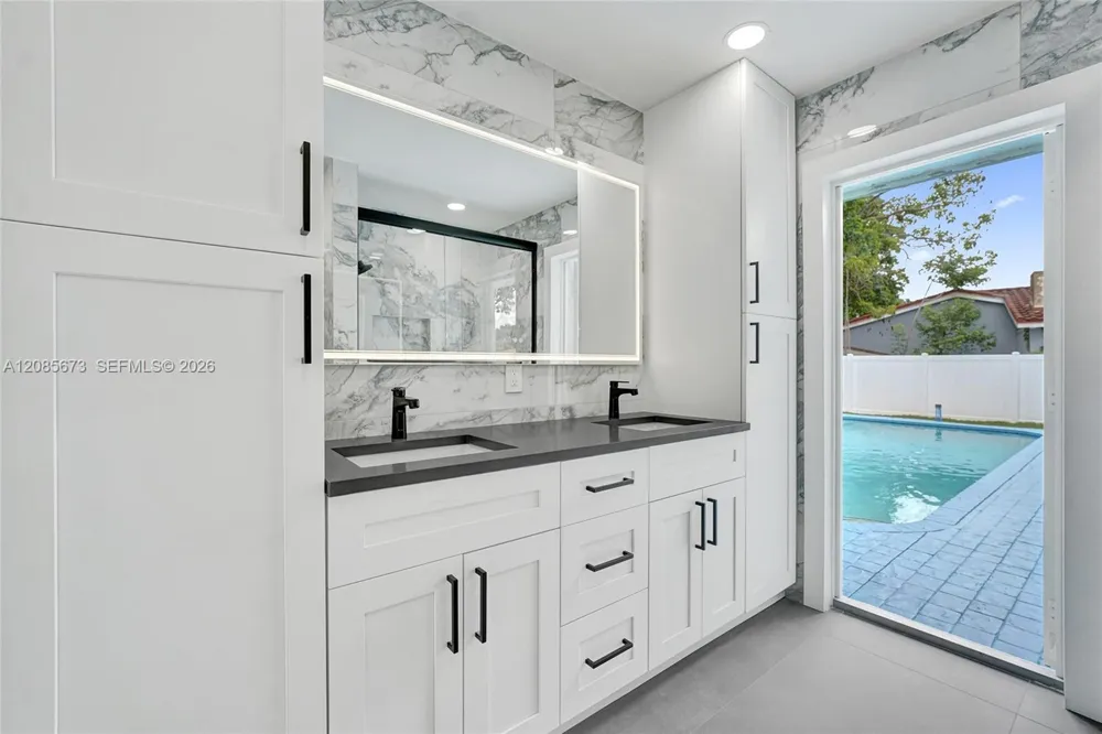 10601 NW 43rd Ct Coral Springs, FL 33065