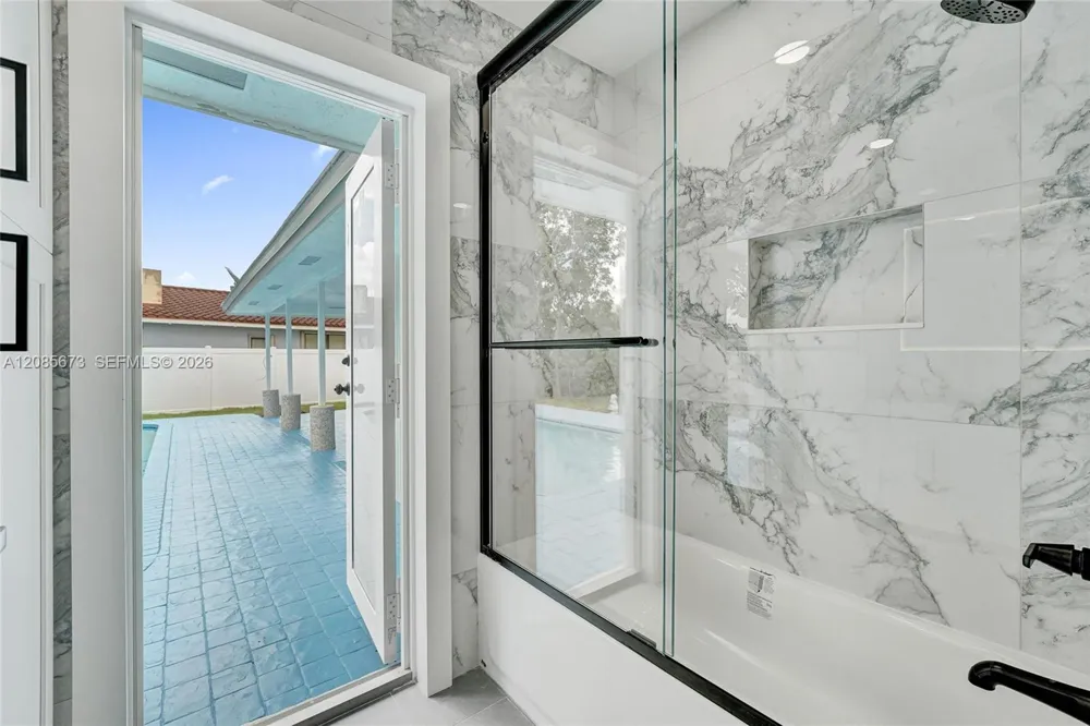 10601 NW 43rd Ct Coral Springs, FL 33065