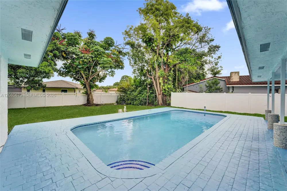 10601 NW 43rd Ct Coral Springs, FL 33065