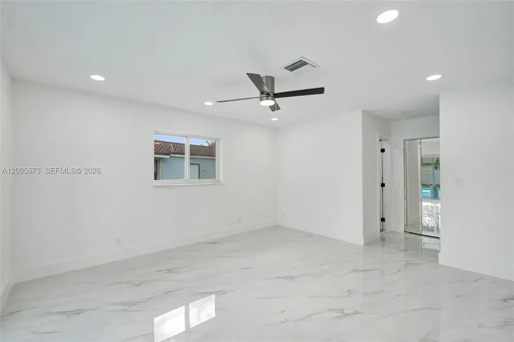 10601 NW 43rd Ct Coral Springs, FL 33065
