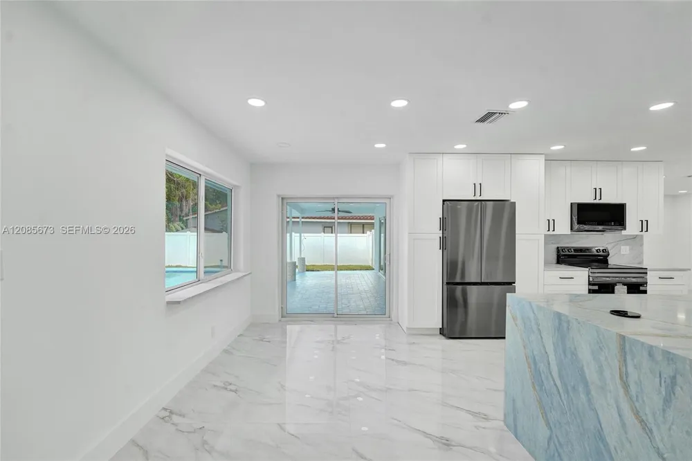 10601 NW 43rd Ct Coral Springs, FL 33065