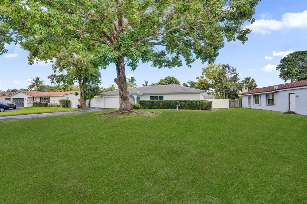 10601 NW 43rd Ct Coral Springs, FL 33065