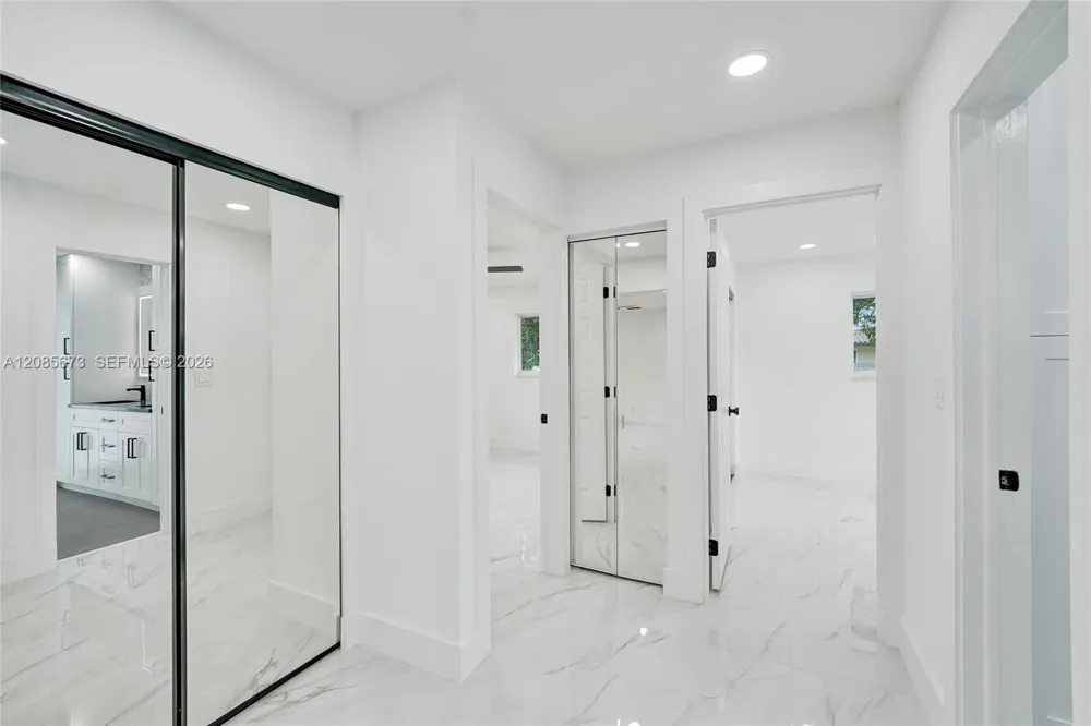 10601 NW 43rd Ct Coral Springs, FL 33065
