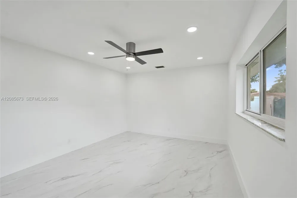 10601 NW 43rd Ct Coral Springs, FL 33065