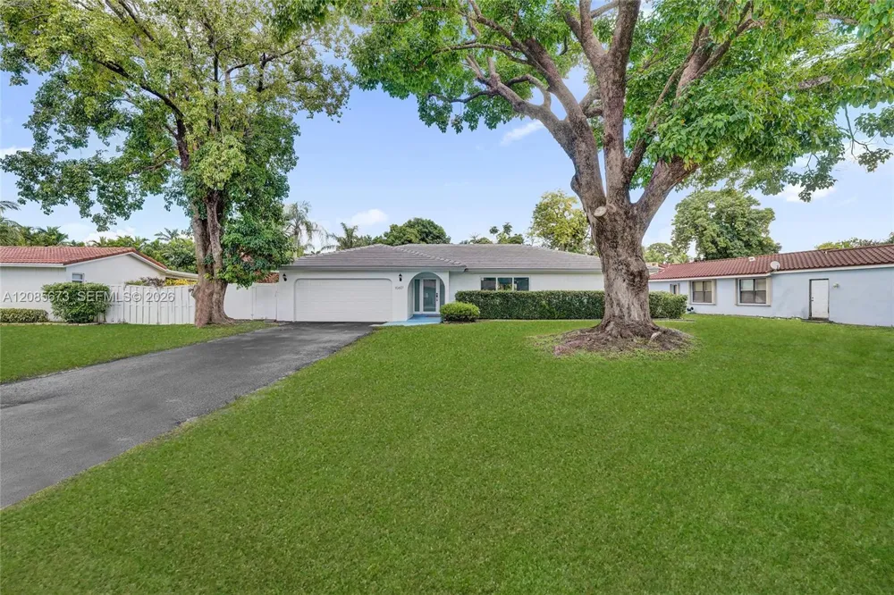 10601 NW 43rd Ct Coral Springs, FL 33065