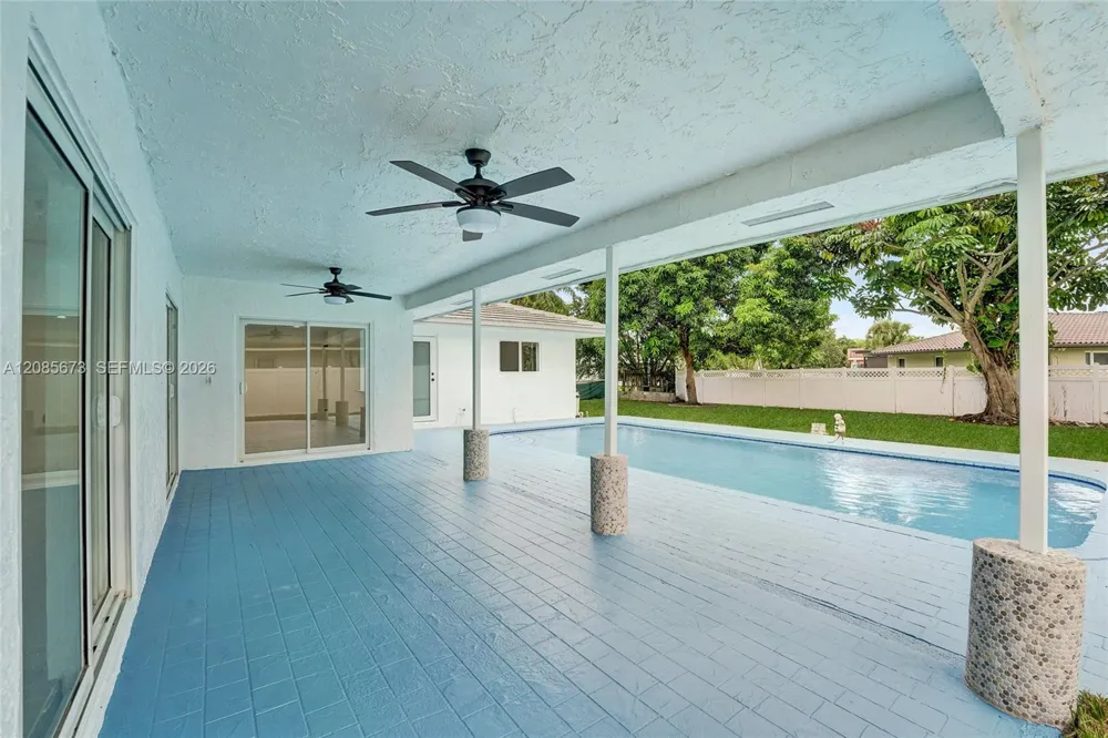 10601 NW 43rd Ct Coral Springs, FL 33065