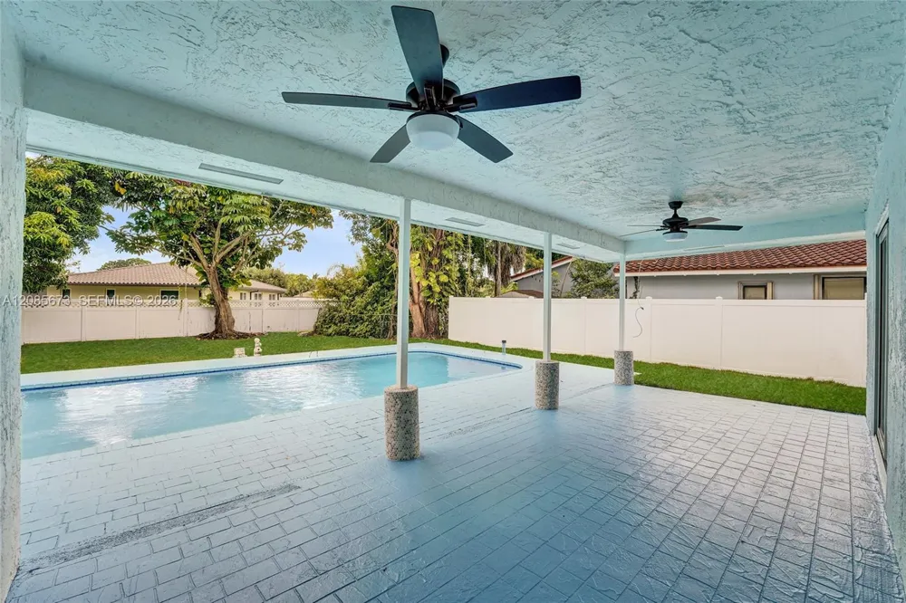 10601 NW 43rd Ct Coral Springs, FL 33065