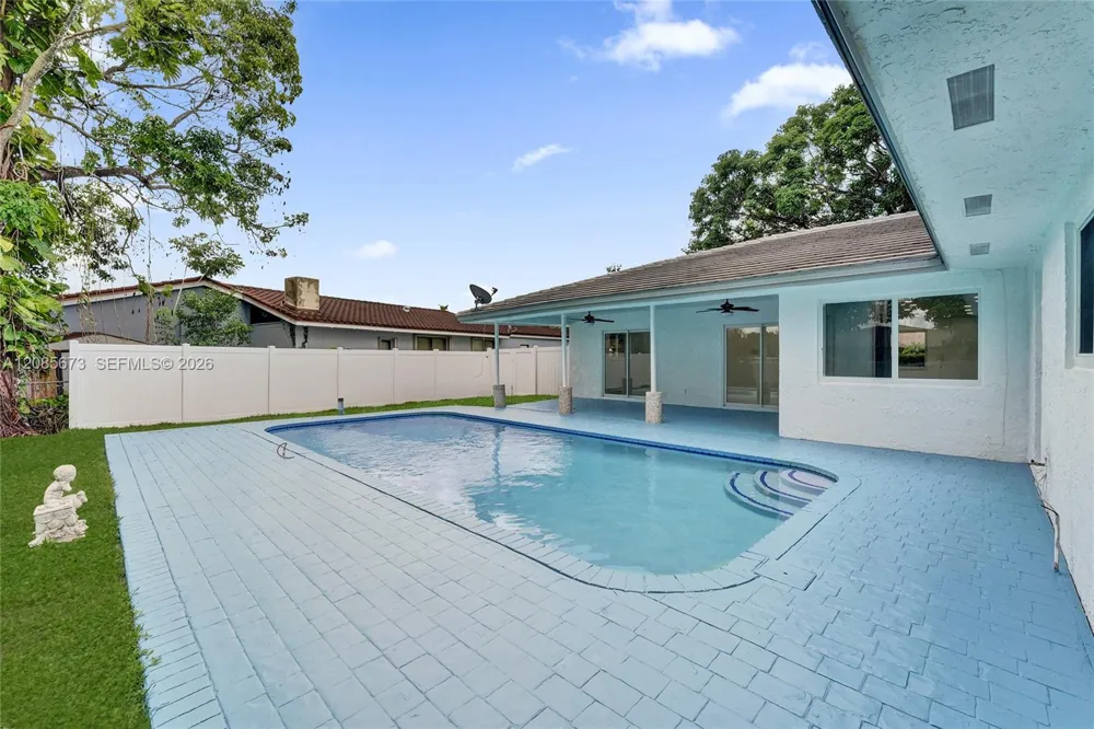 10601 NW 43rd Ct Coral Springs, FL 33065