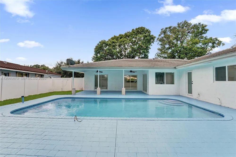 10601 NW 43rd Ct Coral Springs, FL 33065