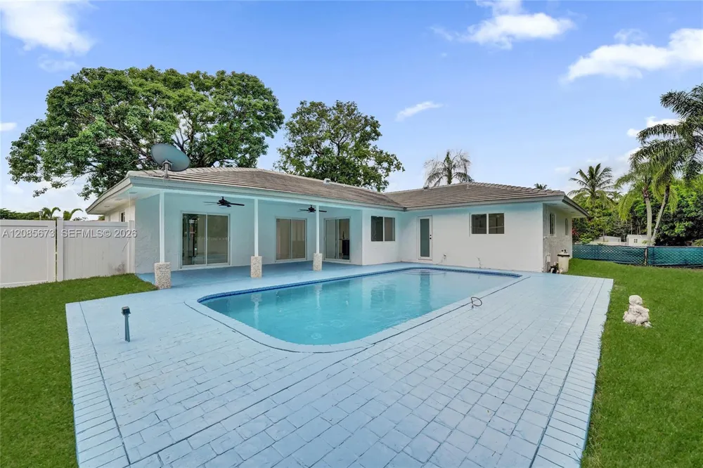 10601 NW 43rd Ct Coral Springs, FL 33065