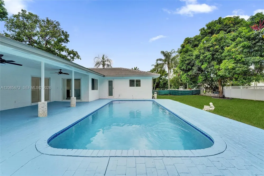 10601 NW 43rd Ct Coral Springs, FL 33065