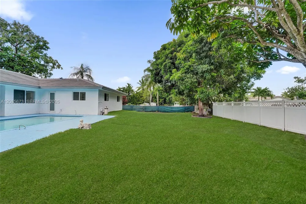 10601 NW 43rd Ct Coral Springs, FL 33065