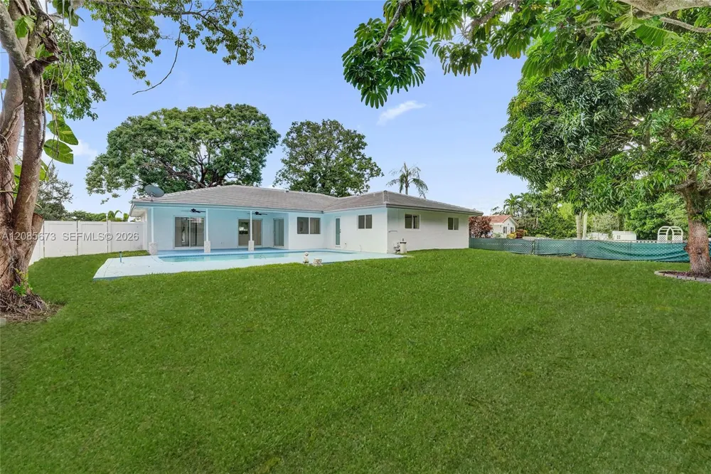 10601 NW 43rd Ct Coral Springs, FL 33065