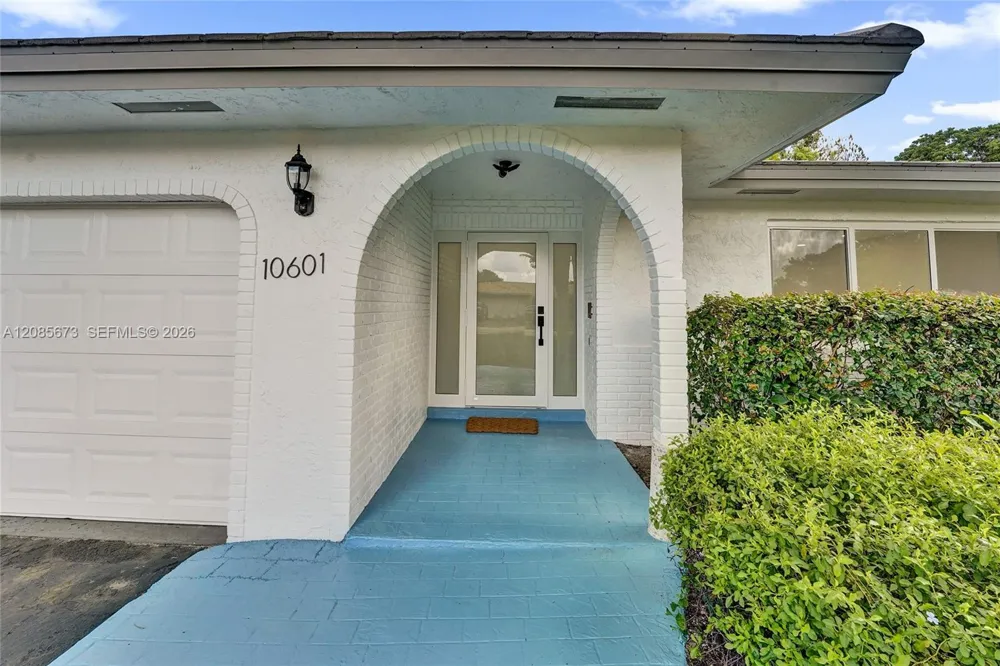 10601 NW 43rd Ct Coral Springs, FL 33065
