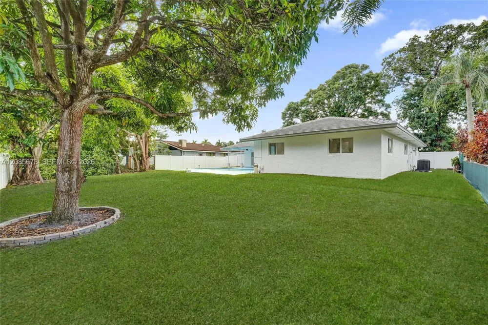 10601 NW 43rd Ct Coral Springs, FL 33065