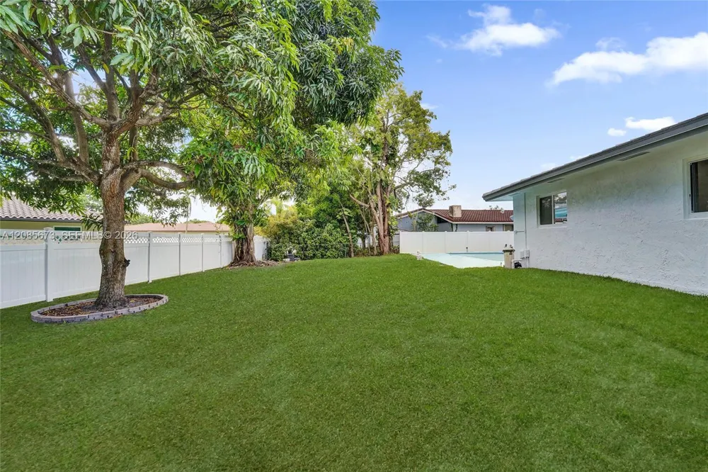 10601 NW 43rd Ct Coral Springs, FL 33065