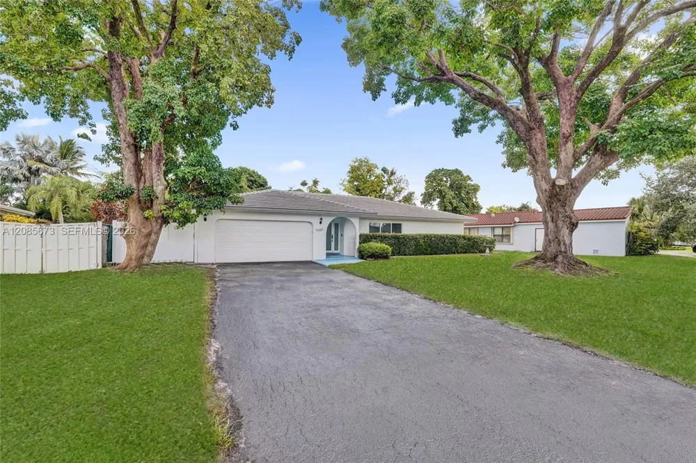 10601 NW 43rd Ct Coral Springs, FL 33065