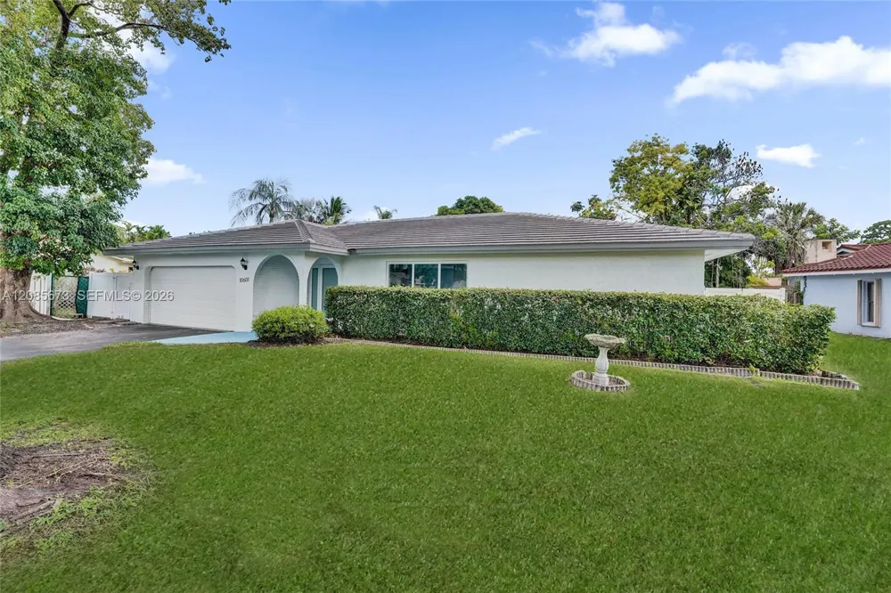 10601 NW 43rd Ct Coral Springs, FL 33065