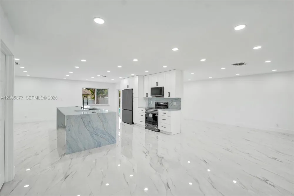 10601 NW 43rd Ct Coral Springs, FL 33065