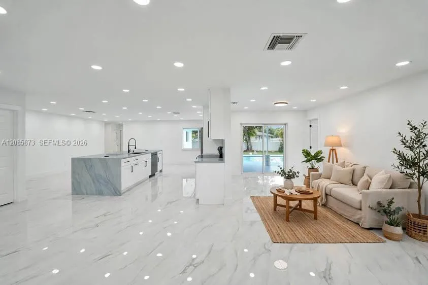 10601 NW 43rd Ct Coral Springs, FL 33065