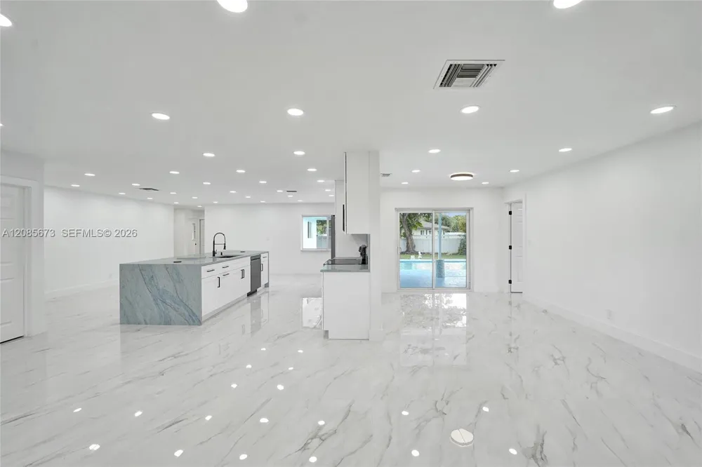 10601 NW 43rd Ct Coral Springs, FL 33065