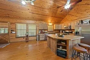 678 Old Phelps Road Huntsville, TX 77340