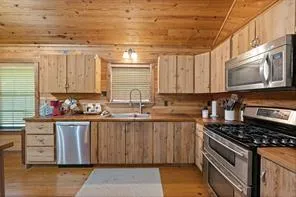 678 Old Phelps Road Huntsville, TX 77340