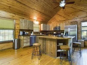 678 Old Phelps Road Huntsville, TX 77340