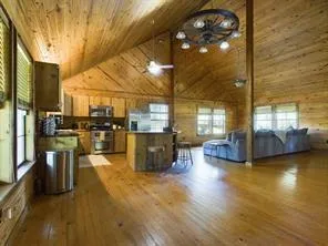 678 Old Phelps Road Huntsville, TX 77340
