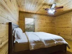 678 Old Phelps Road Huntsville, TX 77340