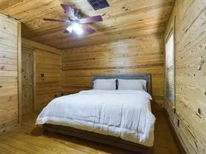 678 Old Phelps Road Huntsville, TX 77340