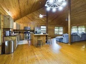 678 Old Phelps Road Huntsville, TX 77340