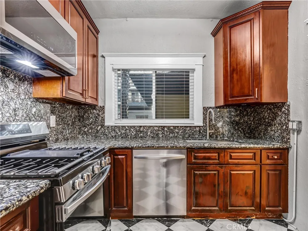 800 Pacific #109 Long Beach, CA 90813