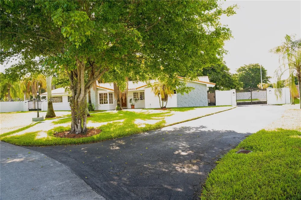 8220 SW 87th Ter #8220 Miami, FL 33143