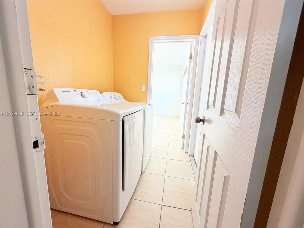 8220 SW 87th Ter Miami, FL 33143