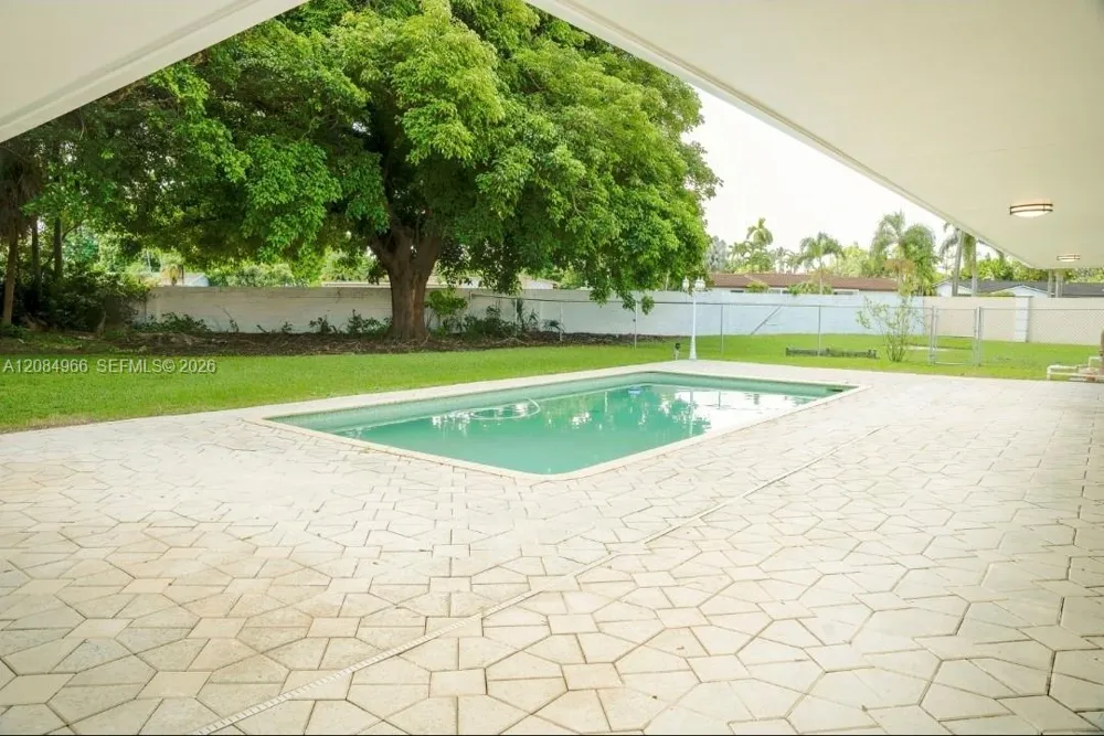 8220 SW 87th Ter Miami, FL 33143