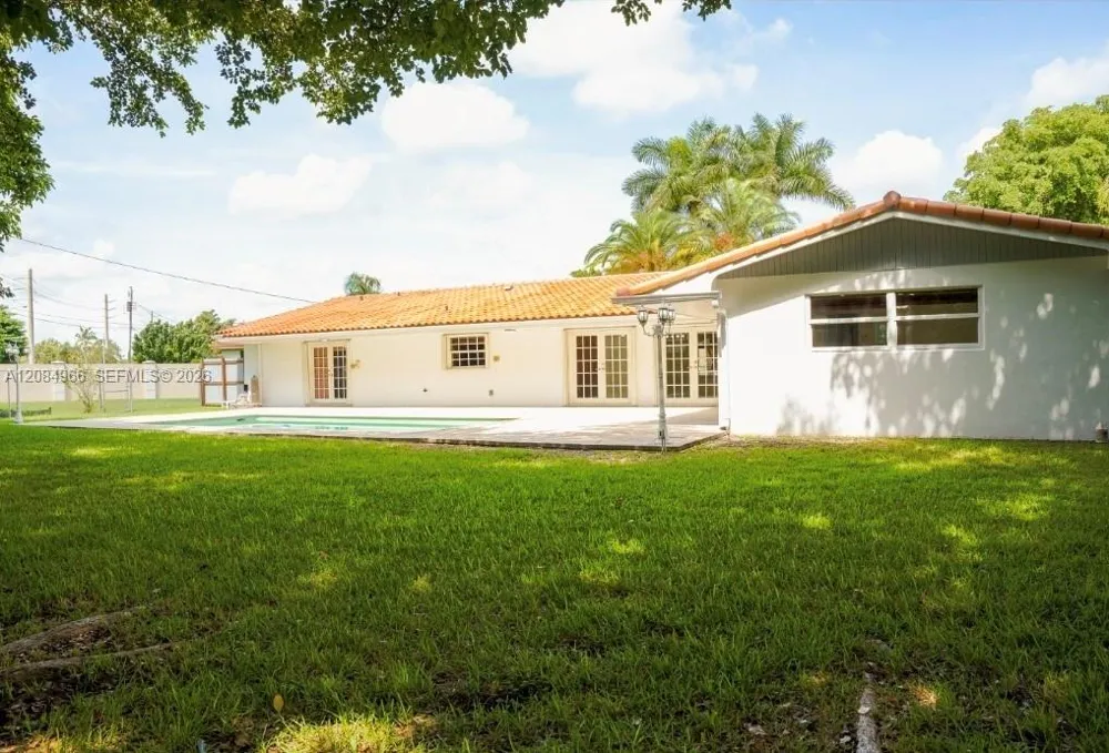 8220 SW 87th Ter Miami, FL 33143